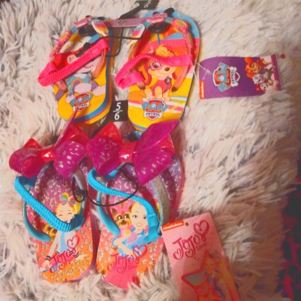 Girls flip flops size 5/6( 2) pairs paw patrol n JoJo Siwa